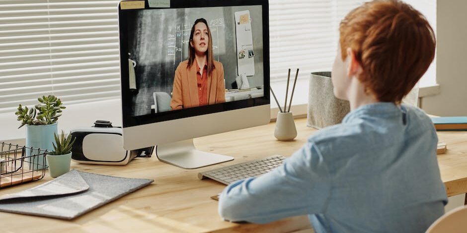 Eğitimde Dijital Dönüşüm: Online Eğitim Araçları ve Yöntemleri